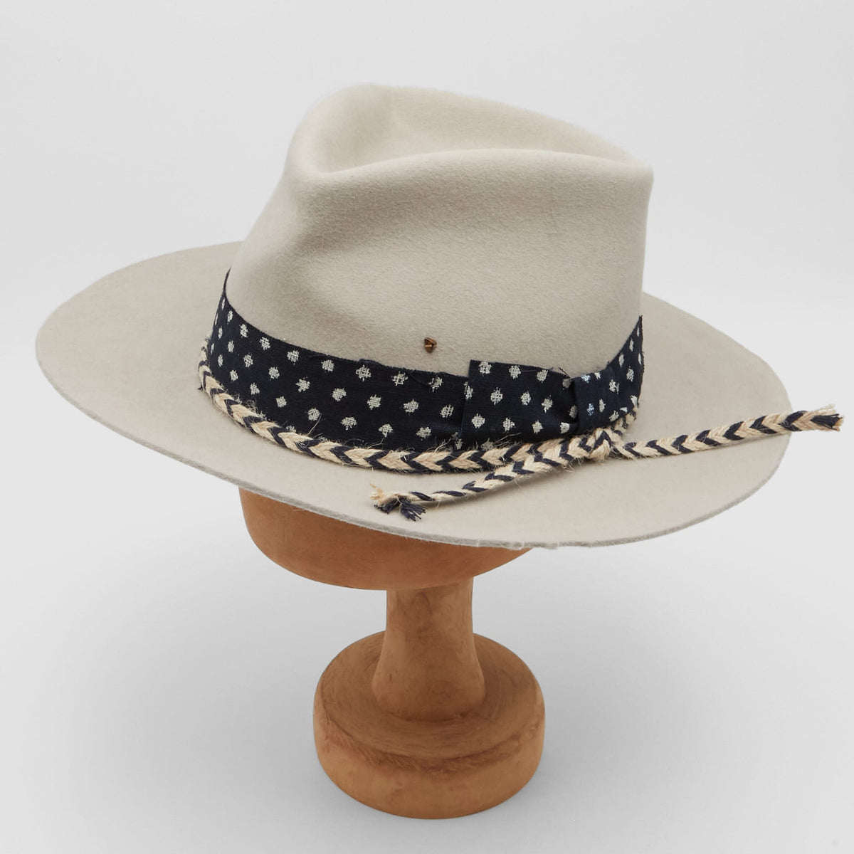 Superduper Stonewash Siver Belly Diamond Crown Hat