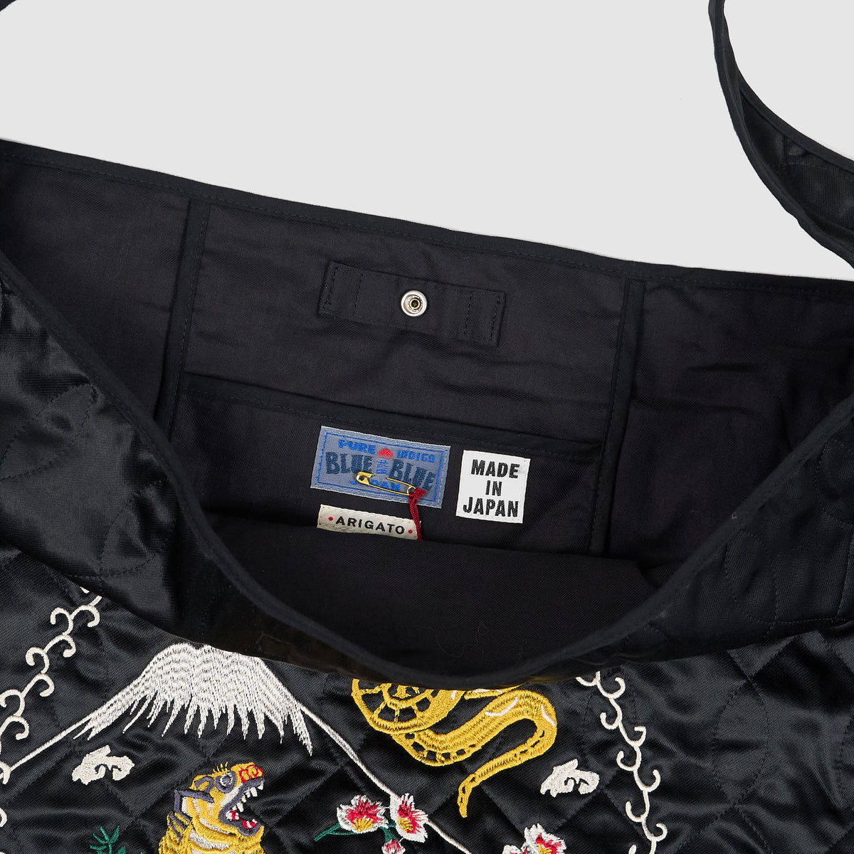 Blue Blue Japan Tora Ni Fuji Quilted Mail Bag