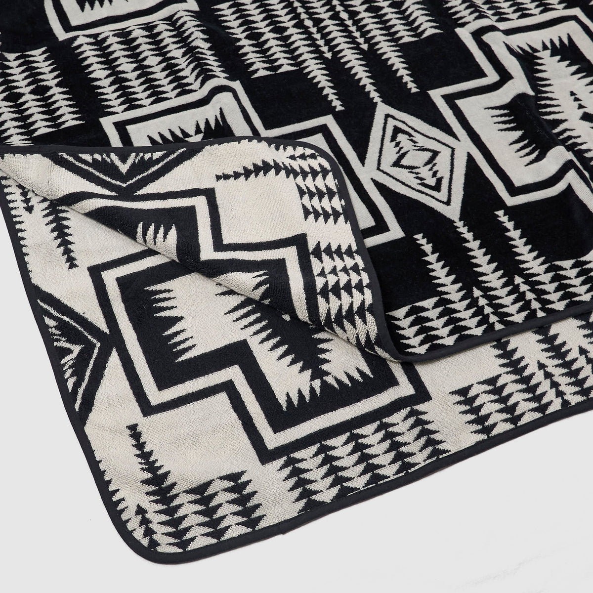 Pendleton Harding Black Hooded Towel
