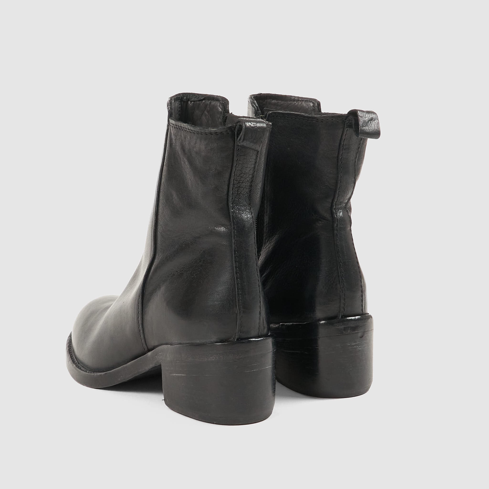 Moma shop chelsea boots