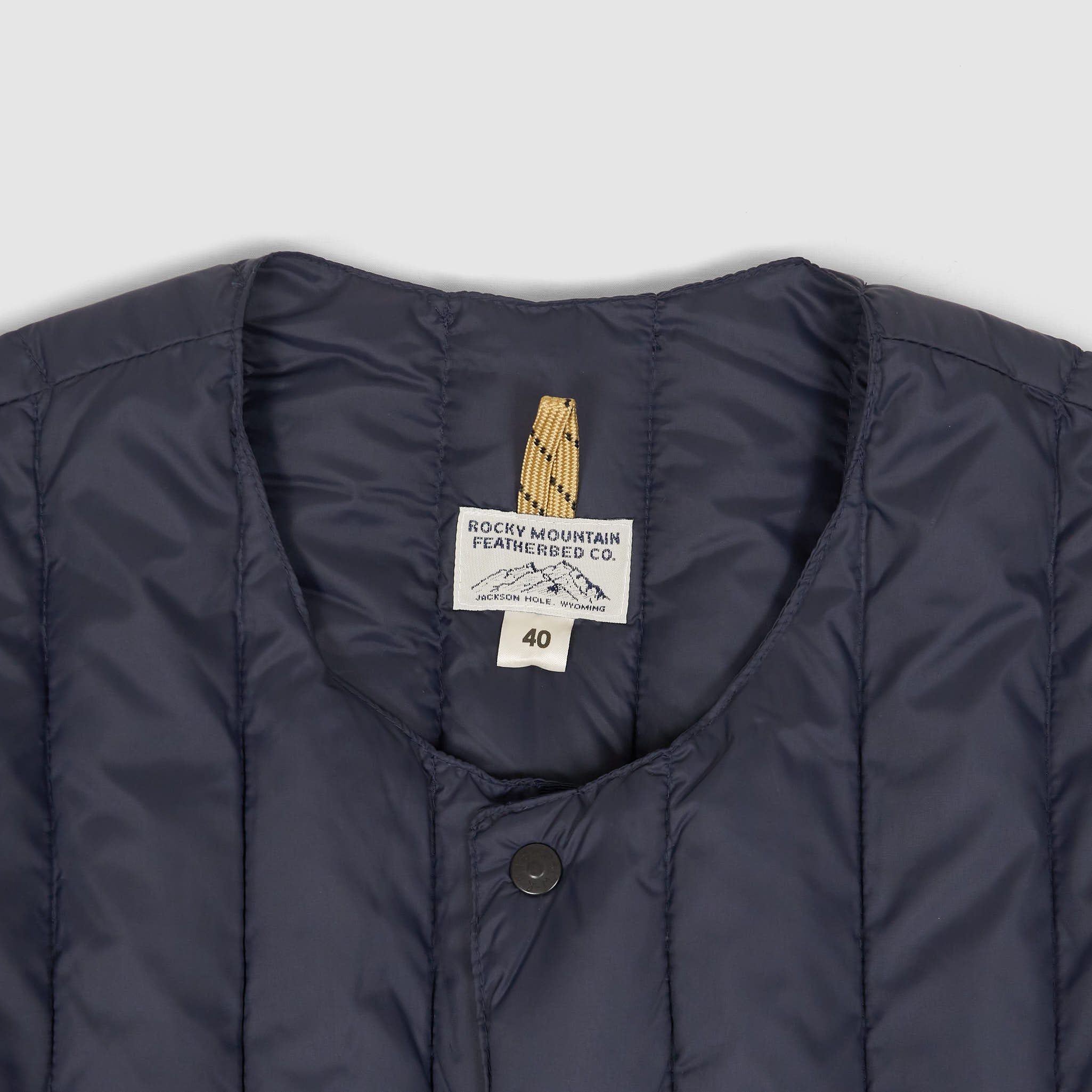 Rocky Mountain【SIX MONTH VEST V-NECK】 Rocky Mountain Featherbed